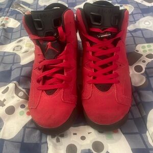 Jordan 6 retro Toro bravo color, red shoe size 6 1/2 and kids